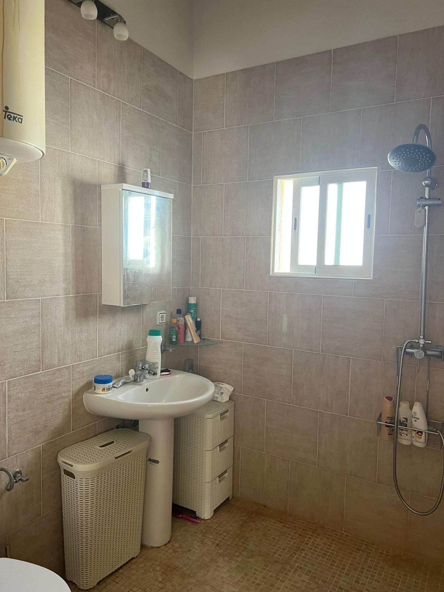 Bedrooms: 5, Bathrooms: 3, Villa in Almoradi, Alicante, Spain